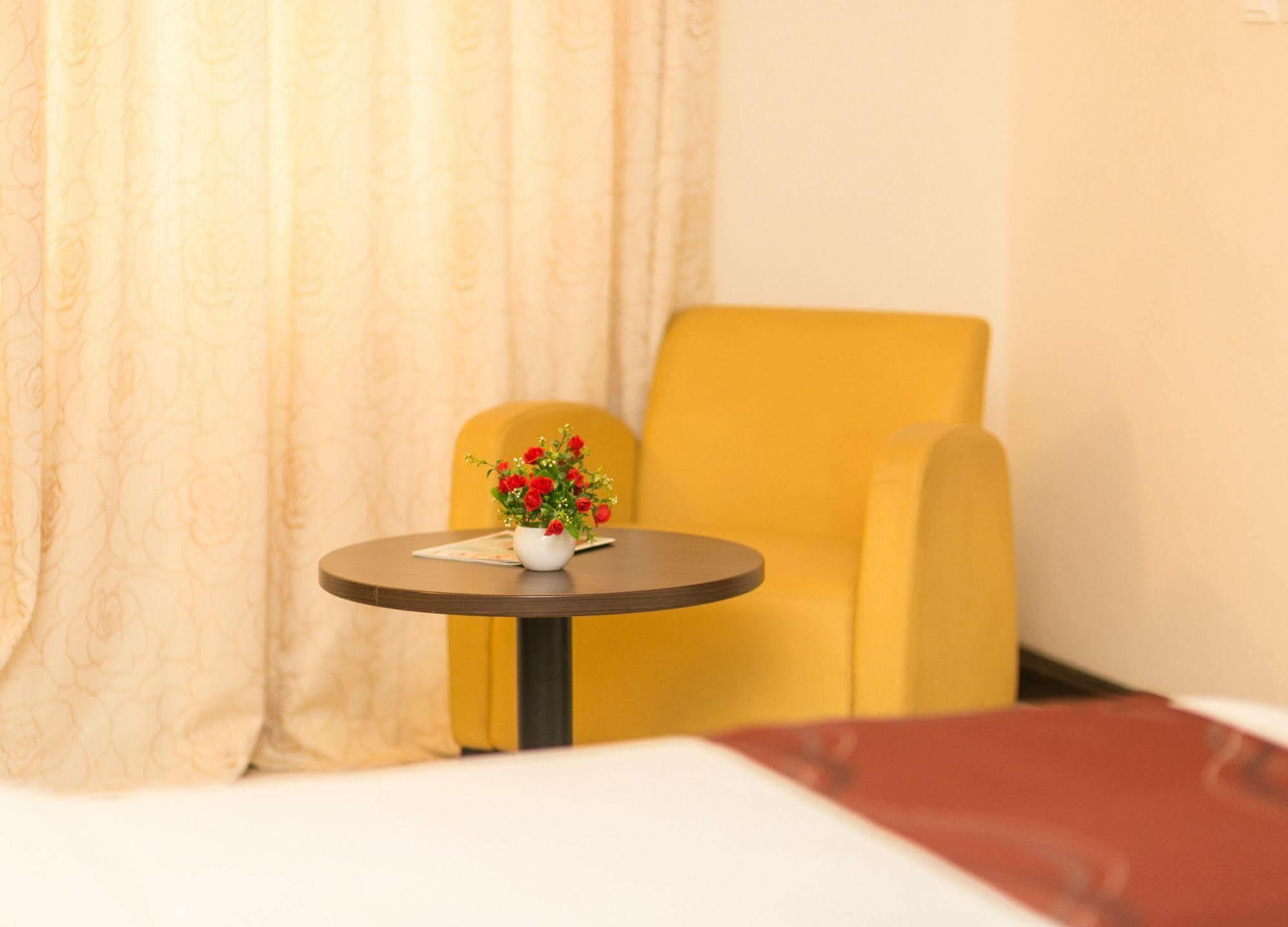 Alisa Hotel Labone Accra Kültér fotó