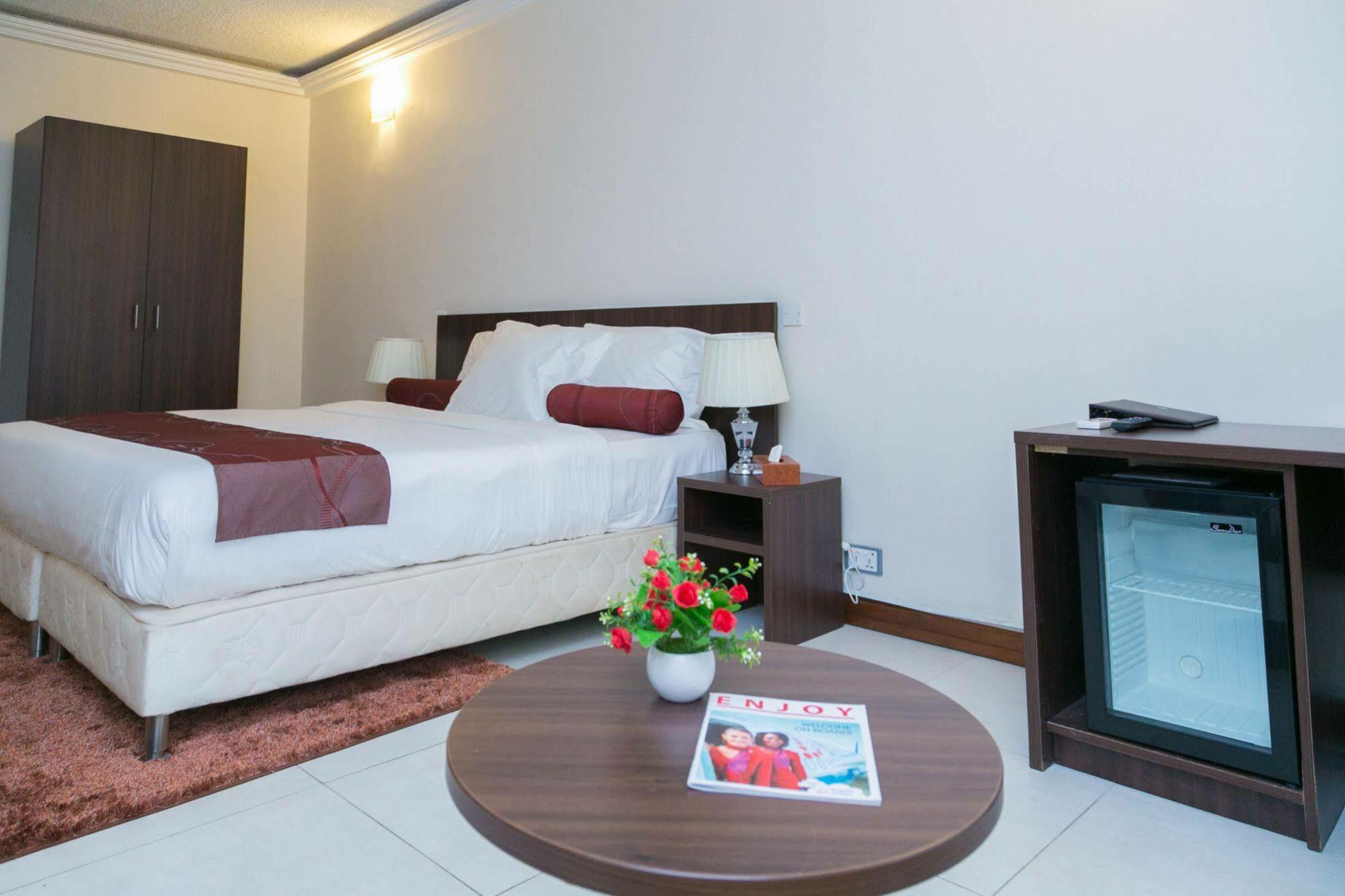 Alisa Hotel Labone Accra Kültér fotó